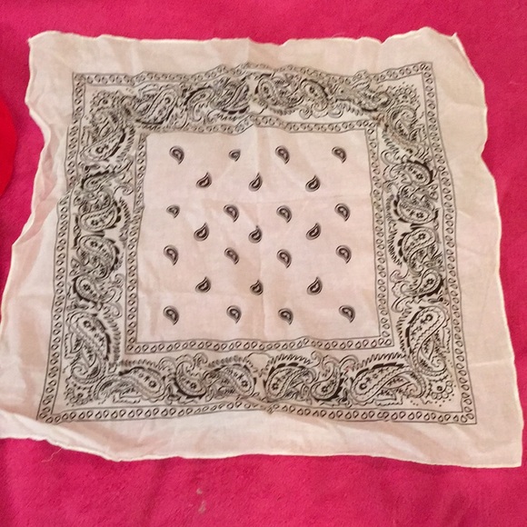 Stylish Red and White Bandana Set - Picture 6 of 16